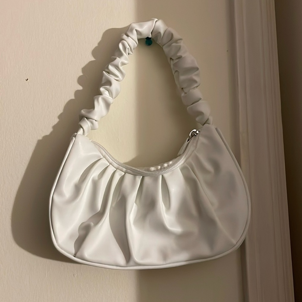 white purse🤍!!